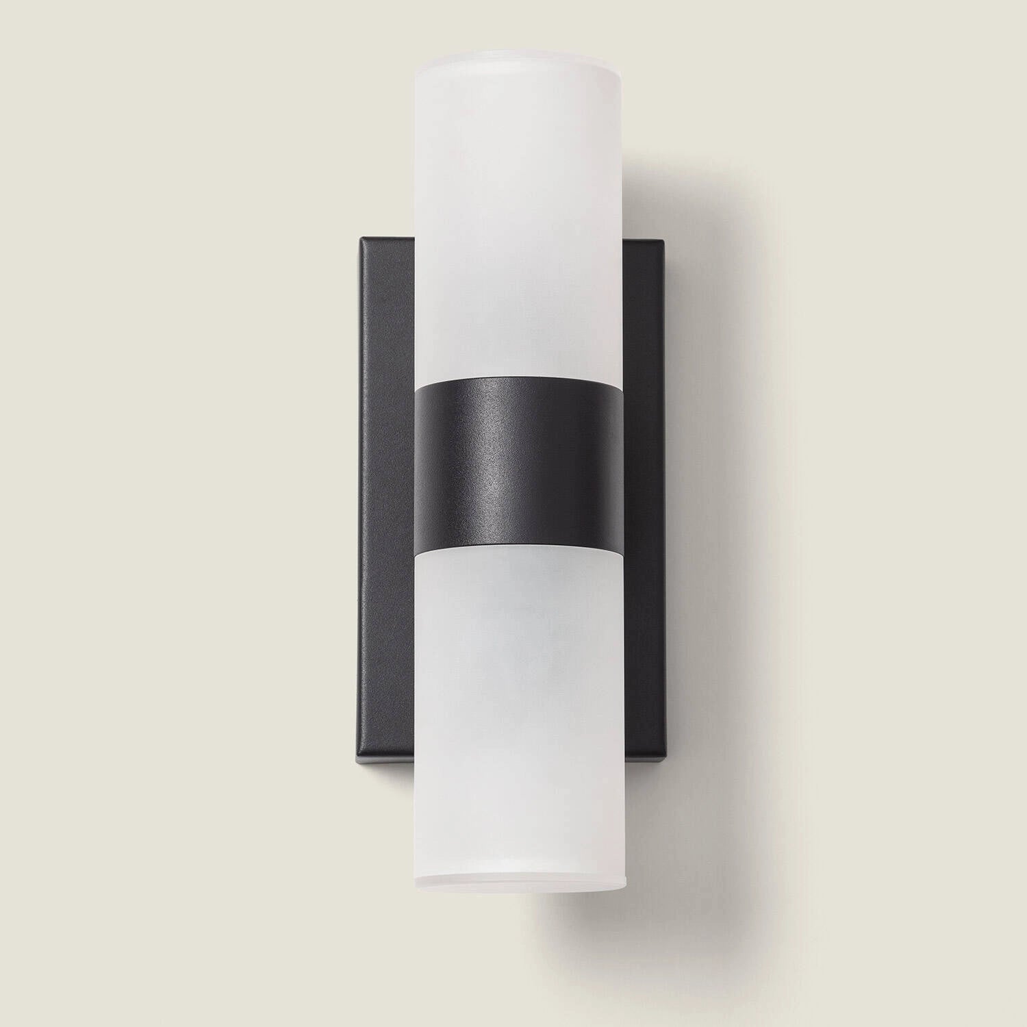 Badkamerlamp zwart naast spiegel 6W helder wit 4000K