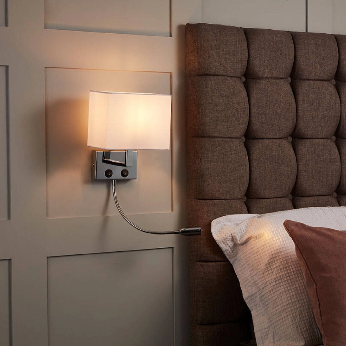 Wandlamp met losse leeslamp wit en chrome bedlamp hotel 'Culp'