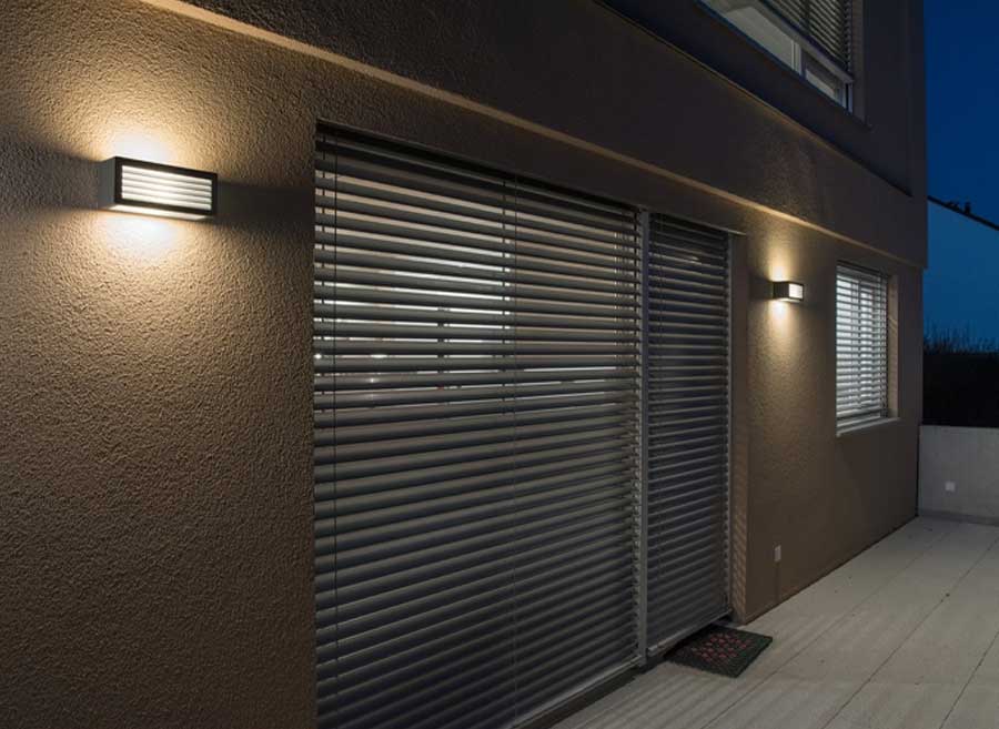 Buitenlamp zwart metaal E27 'Verona' 25cm vierkant