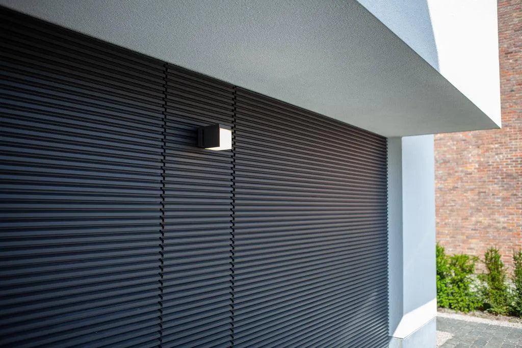 Kleine kubus gevelverlichting modern met LED lichtbron ingebouwd