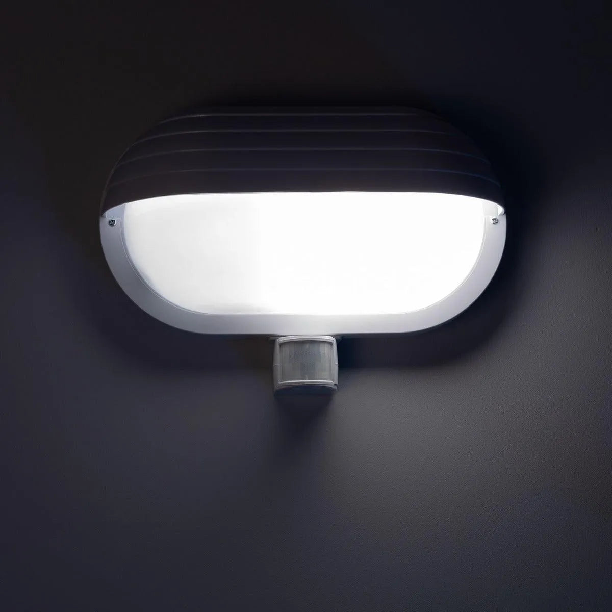 Wandlamp wit met sensor buiten lamp modern e27 fitting