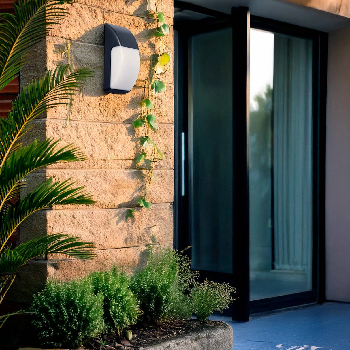 Wandlamp zwart 'Tinus' E27 fitting grid 350mm IP44