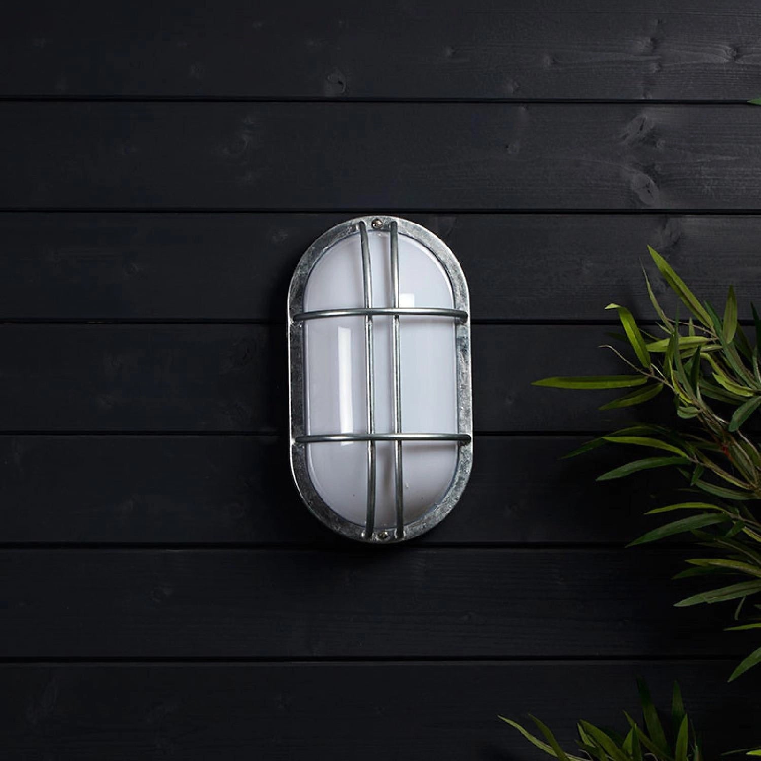 Buitenlamp gegalvaniseerd E27 ovaal