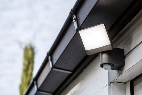 Grote donkergrijze wandlamp met PIR sensor en LED lichtbron (5000K Helder wit) 'Lutec Sunshine' - FOIR