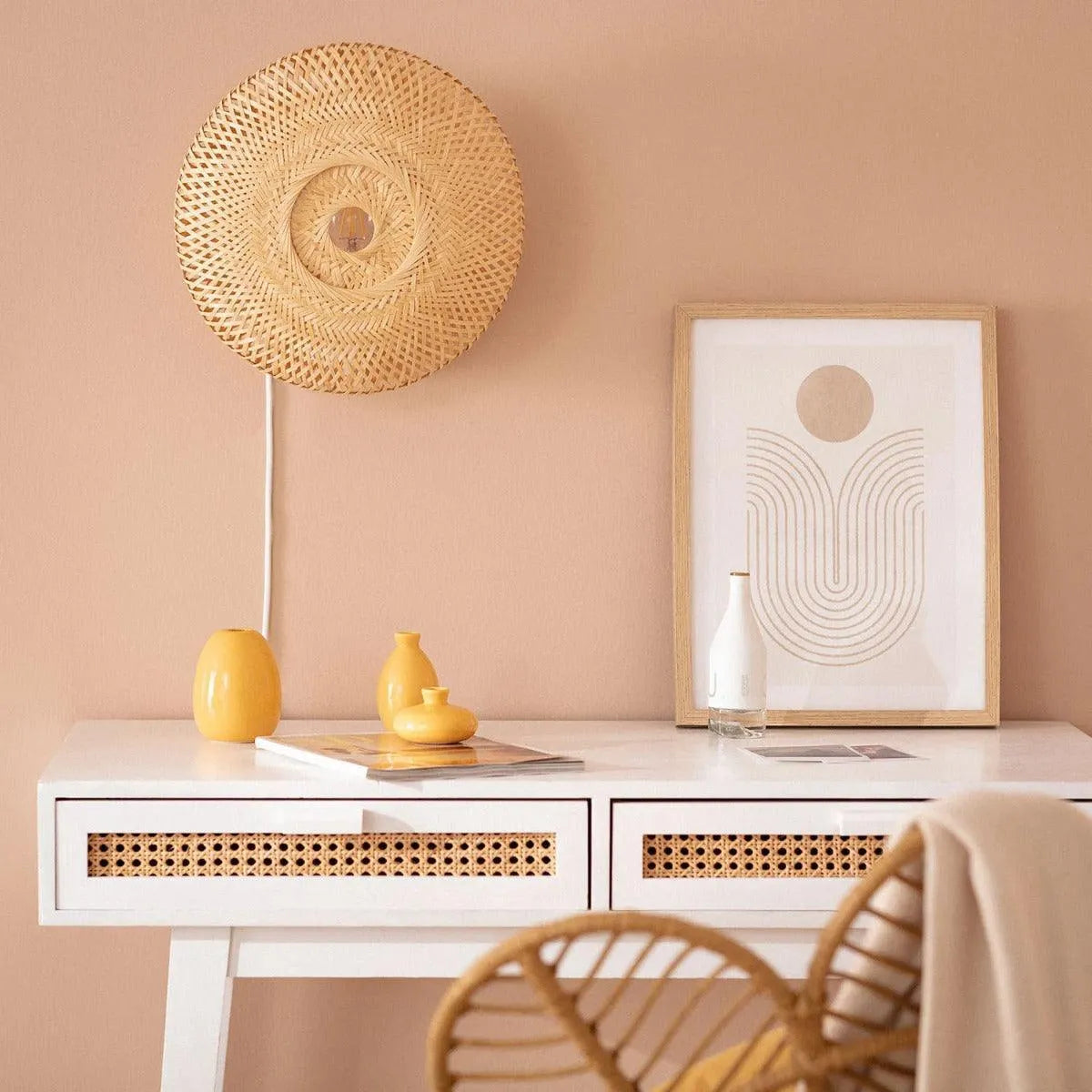 Rotan wandlamp met stekker en schakelaar voor naast het bed