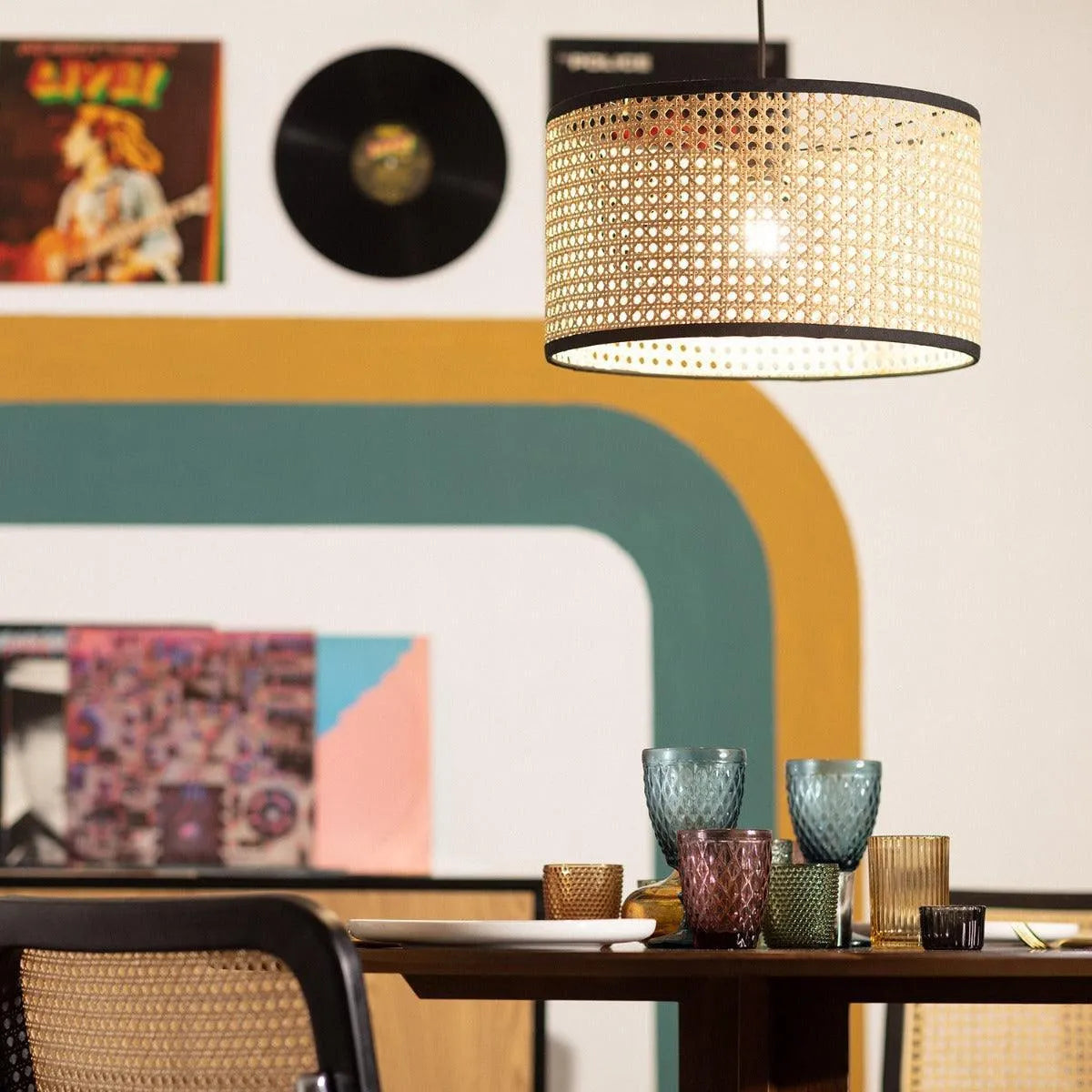 hanglamp woonkamer rotan met e27 fitting met zwarte delen