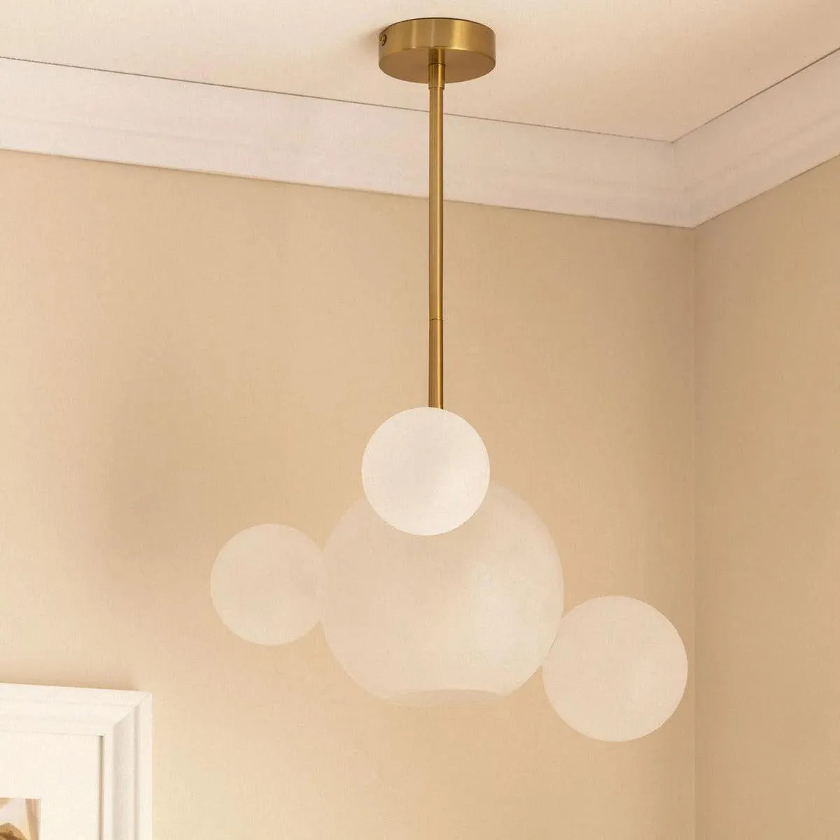 Hanglamp modern goud met opaalglas E27 fitting 'Kenji' - FOIR