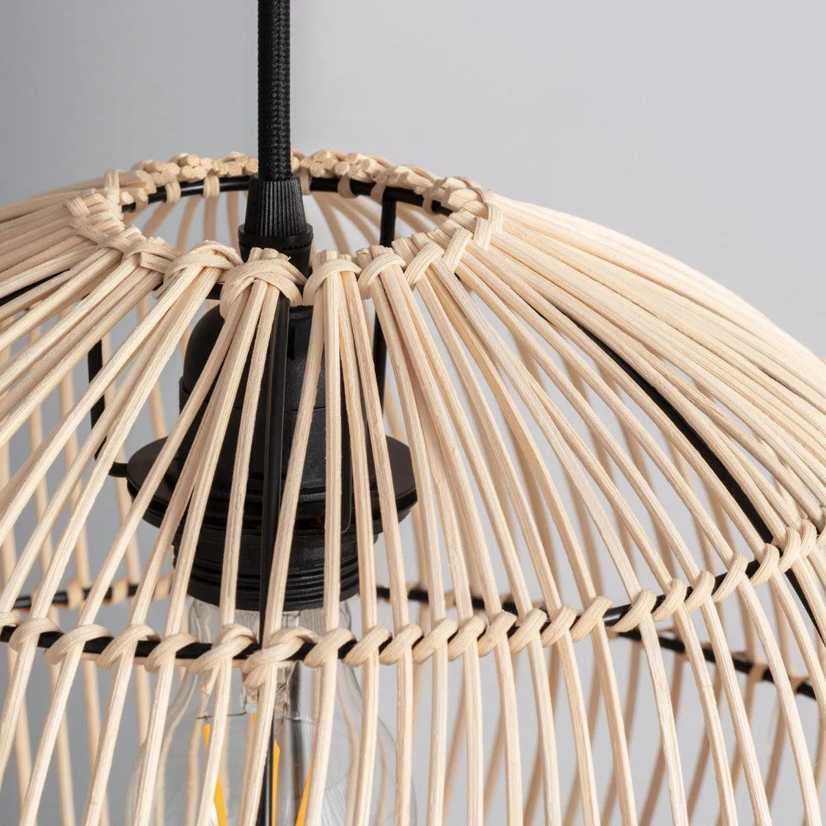 Hout hanglamp boven de eettafel rond led lamp open ontwerp