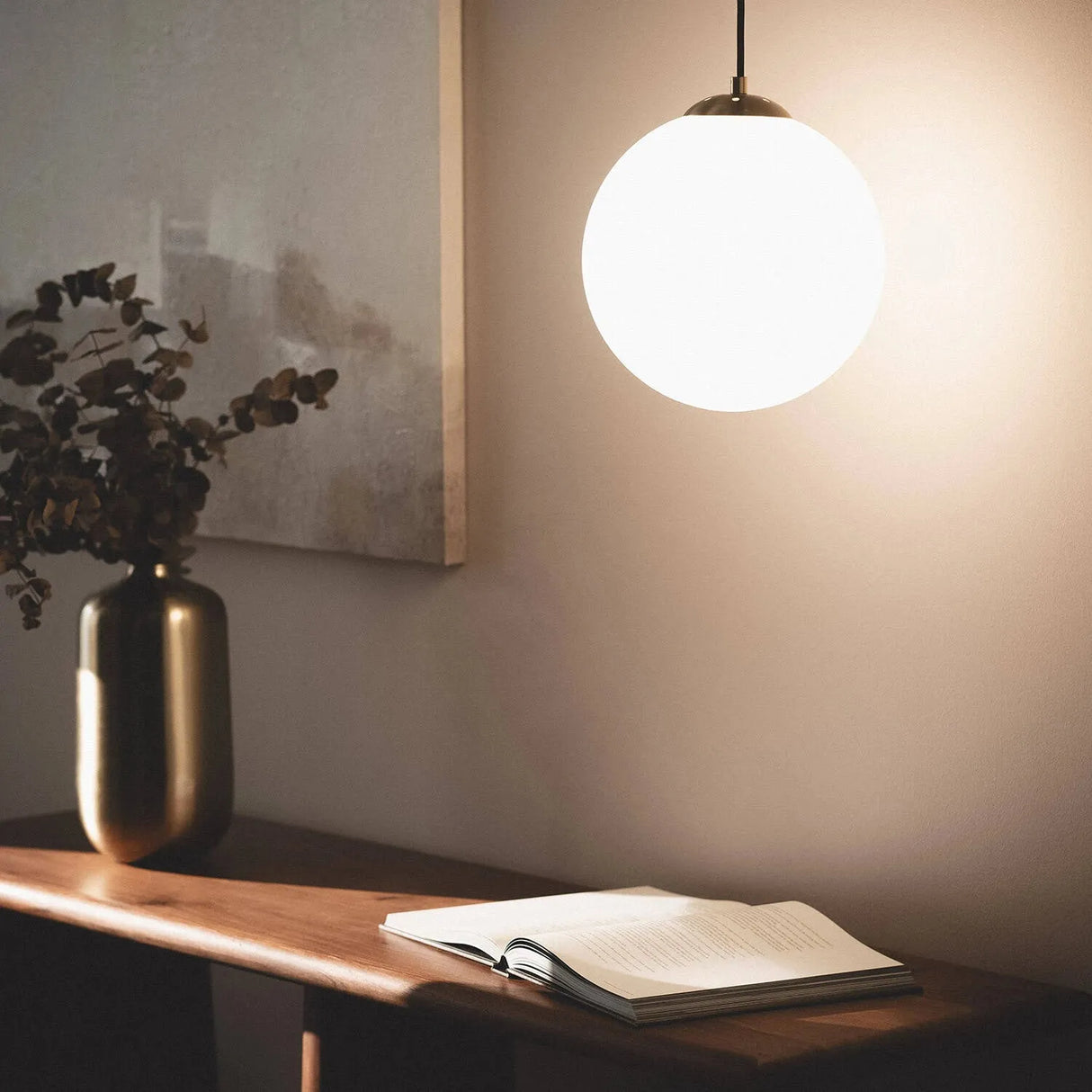 Hanglamp goud met opaalglazen kap E27 fitting 'Mono 1' 25 cm - FOIR