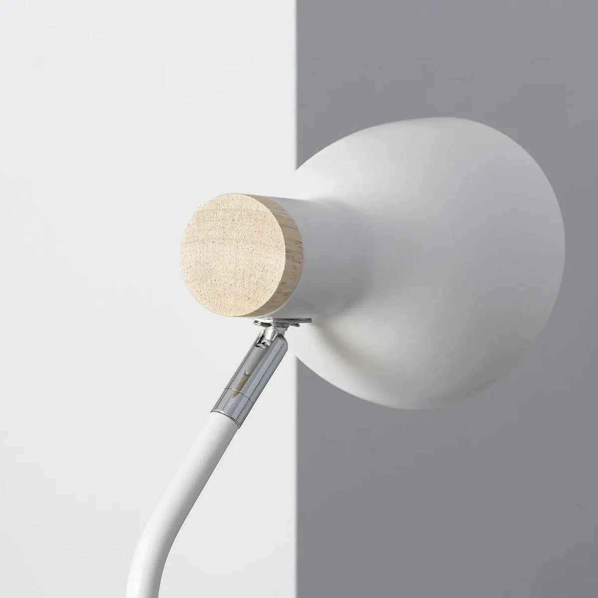 Bureaulamp wit met hout schakelaar en E14 fitting 'Wilco' - FOIR