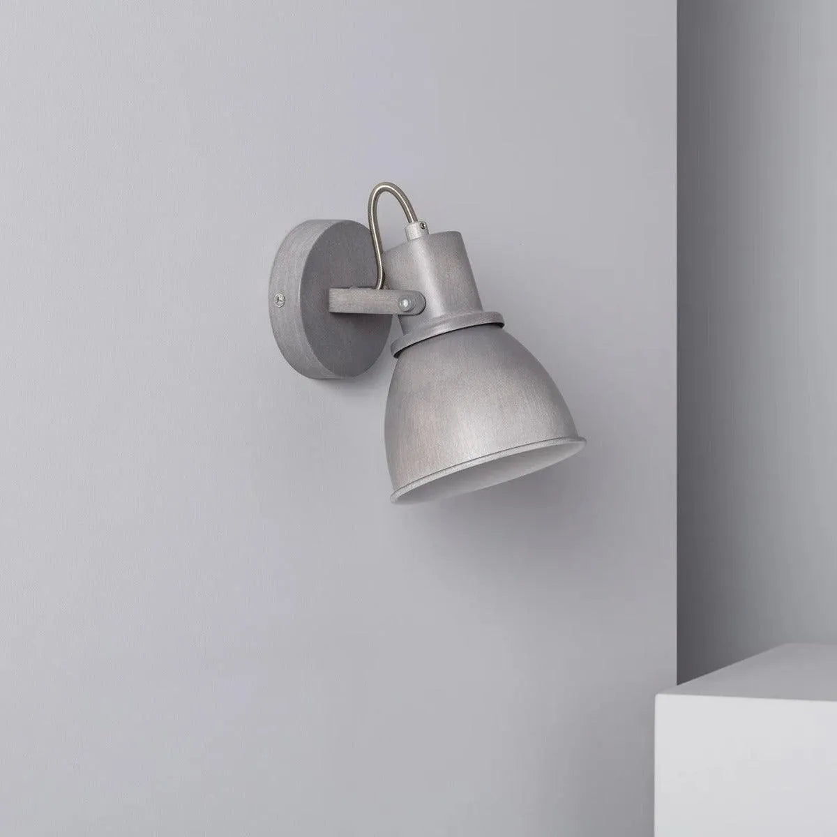 Wandlamp beton grijs industrieel E14 fitting - FOIR