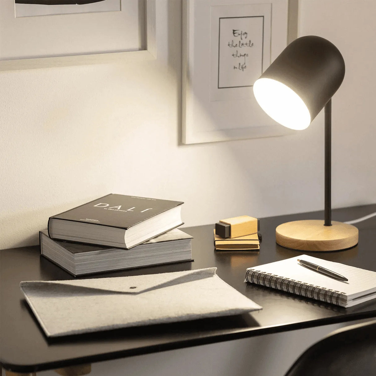 Kleine tafellamp hout met verstelbare kap schakelaar & E27 fitting - FOIR