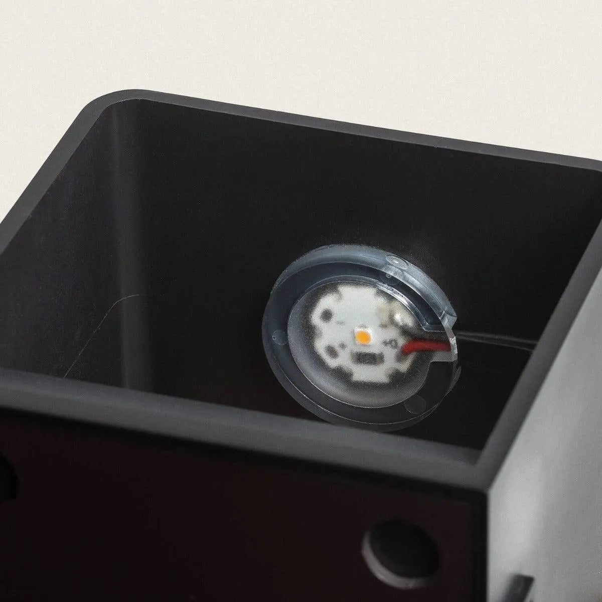 Wandlamp Kubus oplaadbaar zwart metaal 'Aria' Accu USB C 10 cm - FOIR