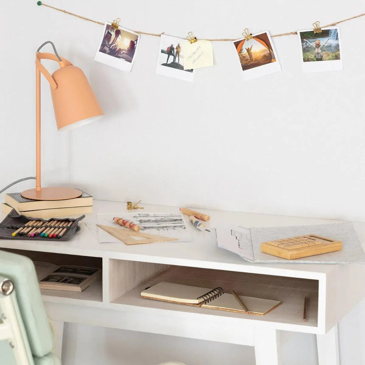 Bureaulamp met E14 fitting stekker en schakelaar - wit of rood 'Suzanne' - FOIR