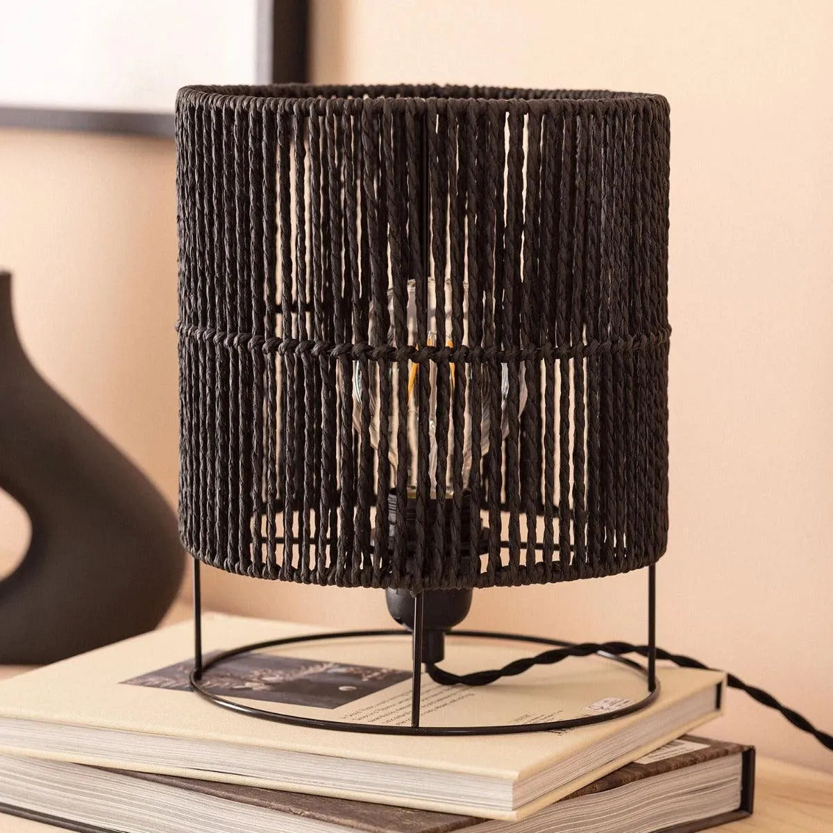 Zwarte tafellamp gevlochten papier E27 fitting schakelaar en stekker 'Cathy' 25cm - FOIR