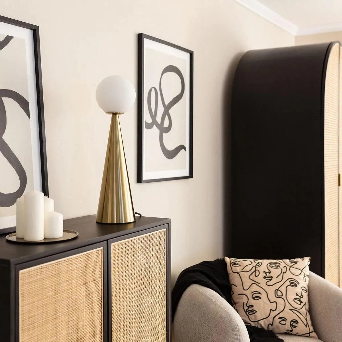 Tafellamp goud met opaalglas e14 fitting schakelaar modern stekker