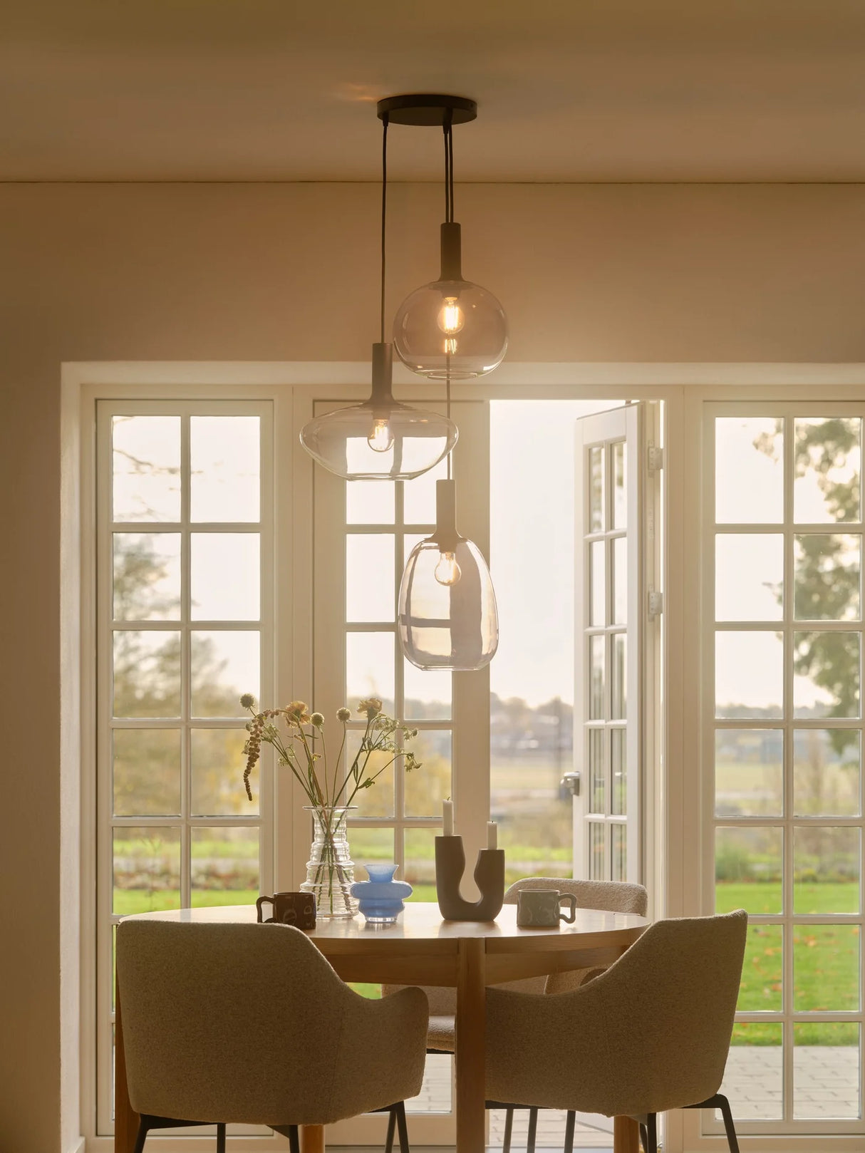 Plafondkap zwart rond 3 uitgangen 22 cm