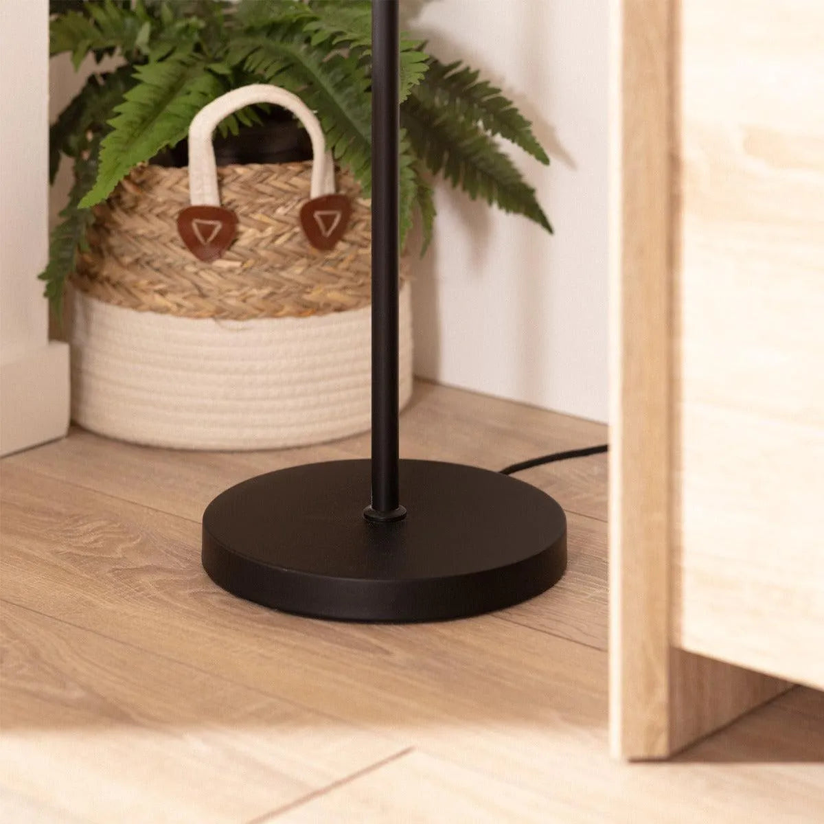 Staande lamp met stekker gevlochten lamp