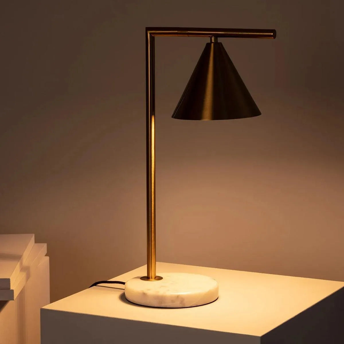 Gouden tafellamp met marmeren voet & E27 fitting 'Marie' - FOIR