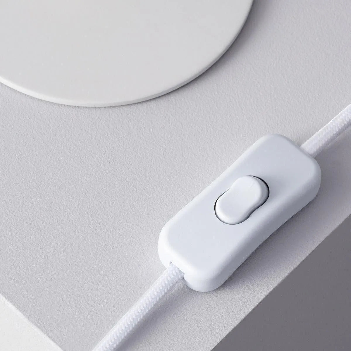 Tafellamp metaal wit met metaal e14 fitting design