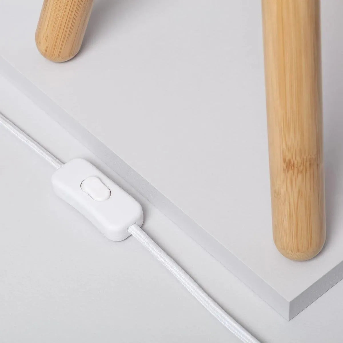 Tafellamp beige goud & bruin met 3 houten poten 'Didi' - FOIR