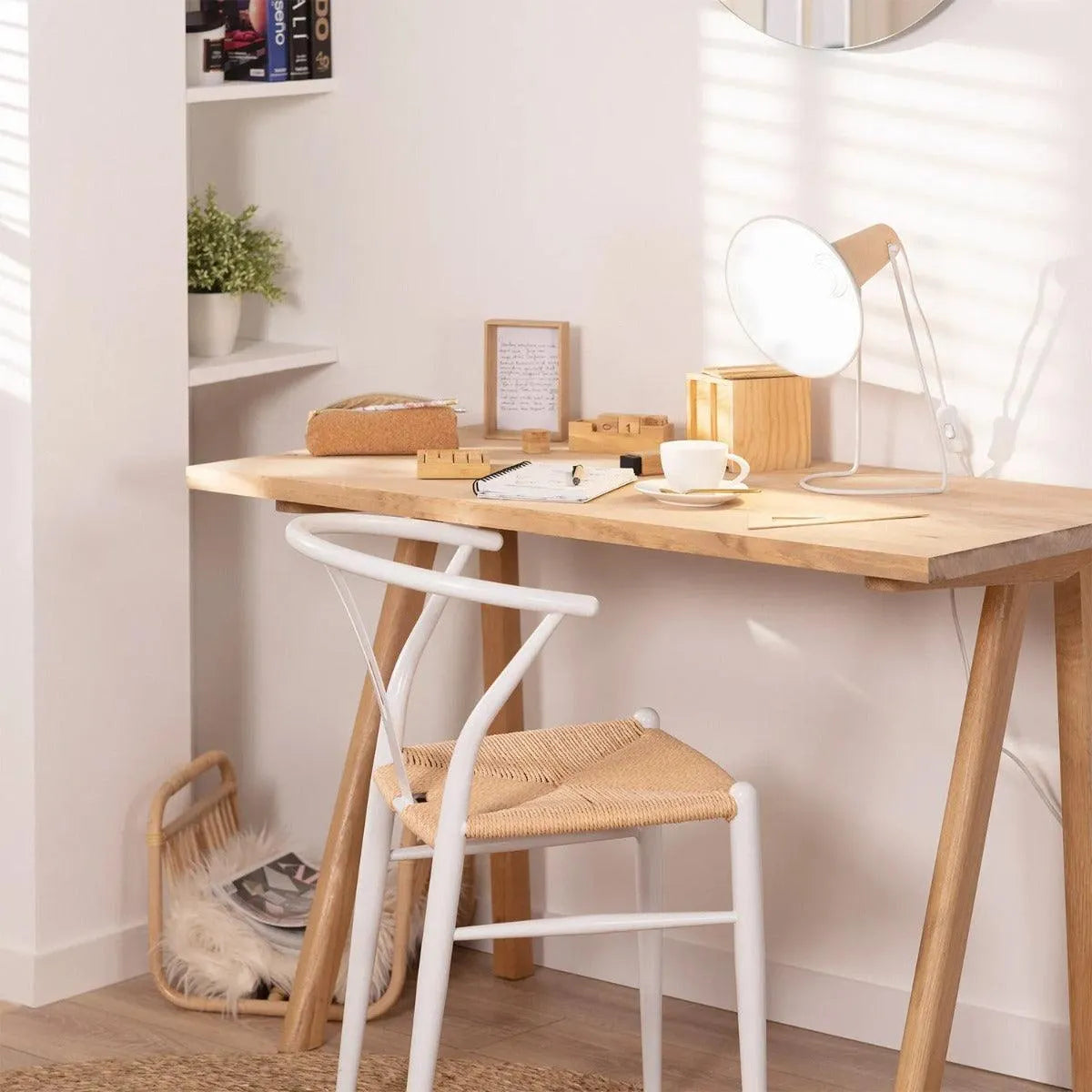 Kleine verstelbare tafellamp wit met hout en E27 fitting