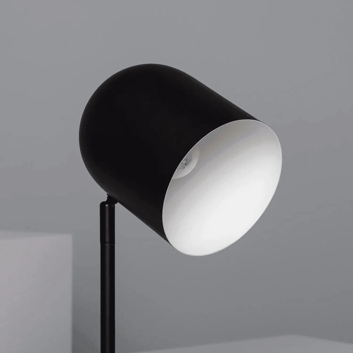 Kleine tafellamp hout met verstelbare kap schakelaar & E27 fitting - FOIR