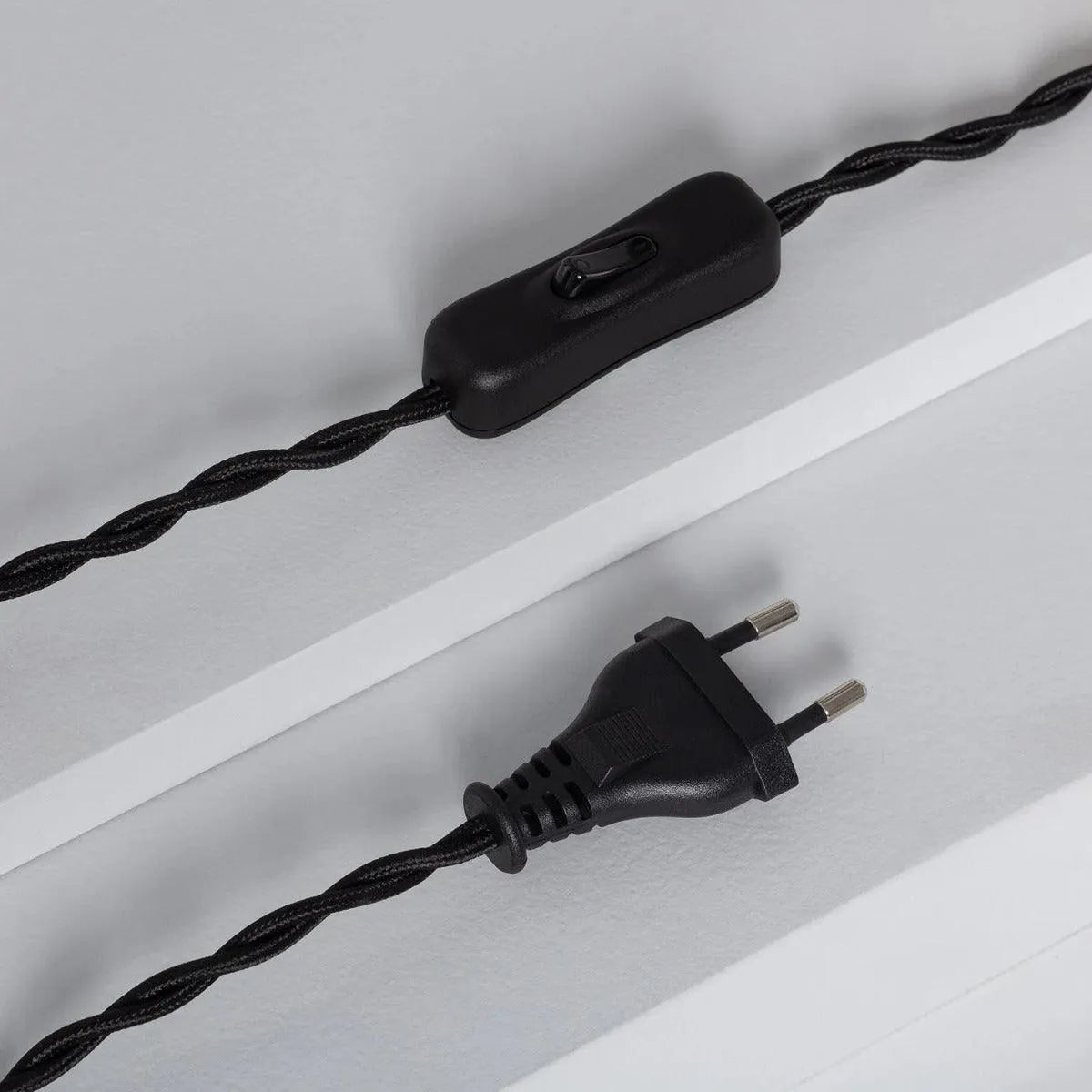 Zwarte tafellamp gevlochten papier E27 fitting schakelaar en stekker 'Cathy' 25cm - FOIR