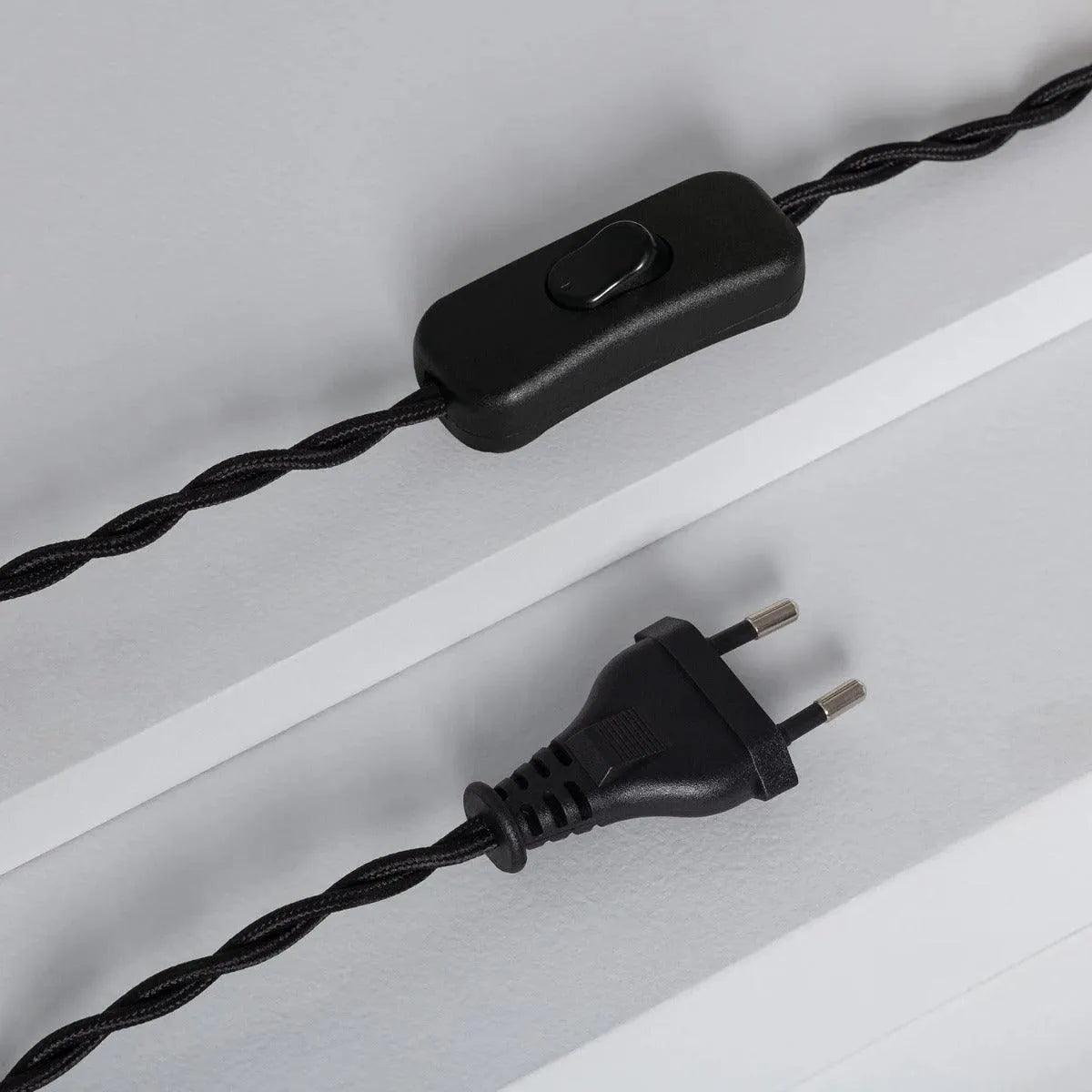 Tafellamp rotan & zwart metaal met E27 fitting stekker & schakelaar 'Maurik' - FOIR