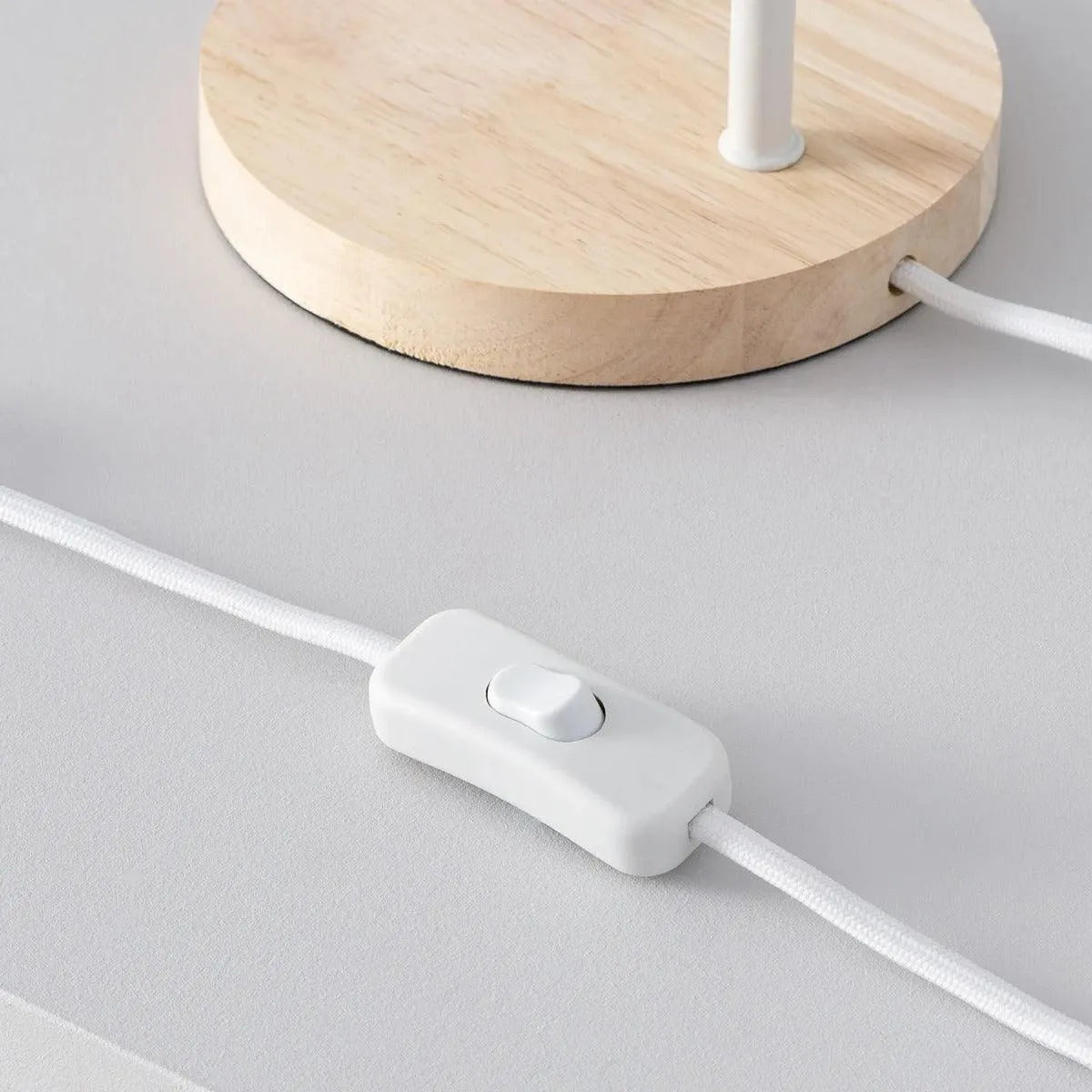 Bureaulamp wit met hout schakelaar en E14 fitting 'Wilco' - FOIR