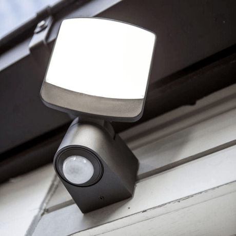 Grote donkergrijze wandlamp met PIR sensor en LED lichtbron (5000K Helder wit) 'Lutec Sunshine' - FOIR