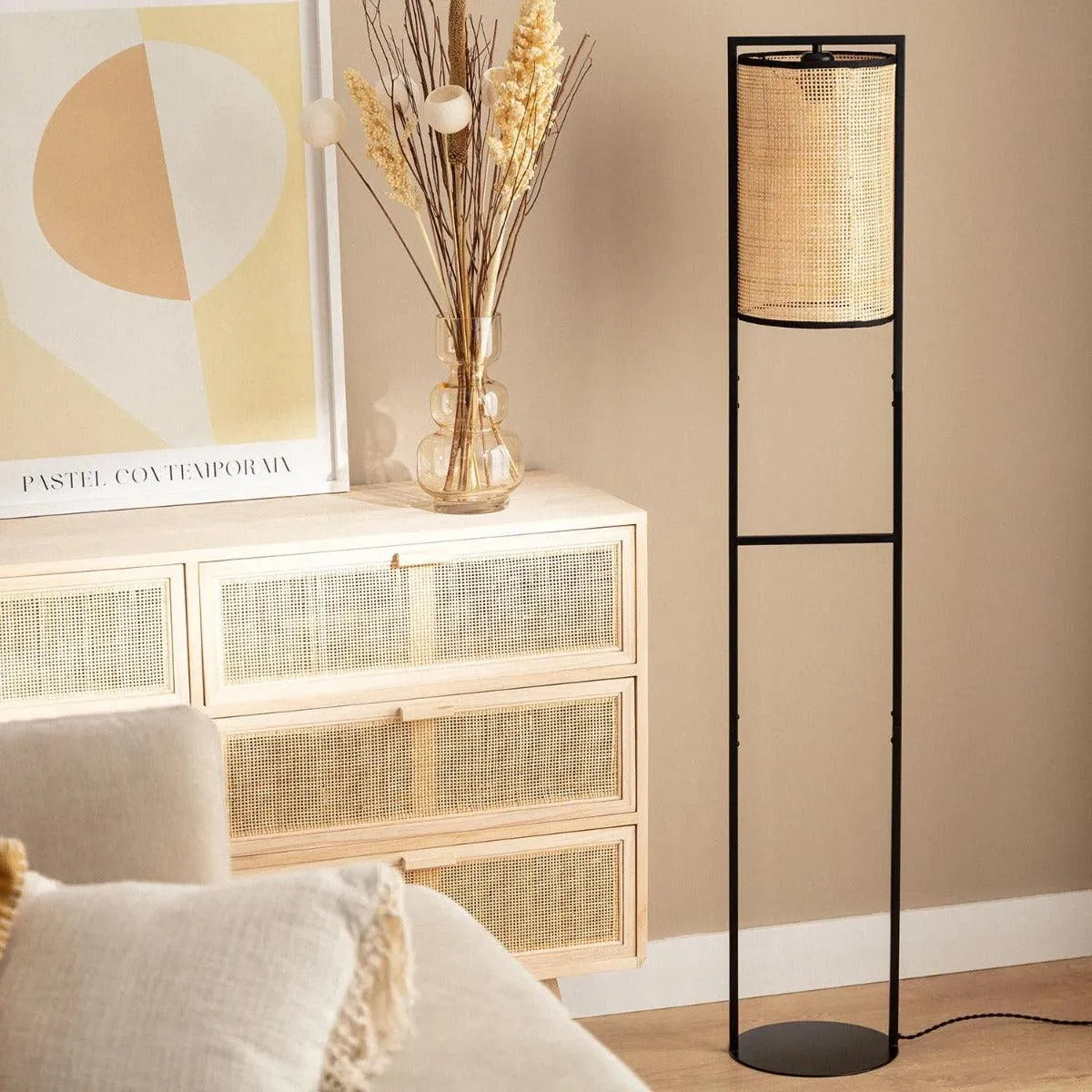 Staande vloerlamp zwart metaal & bruine rotan kap E27 fitting vloerschakelaar 'Holly' 139 cm - FOIR