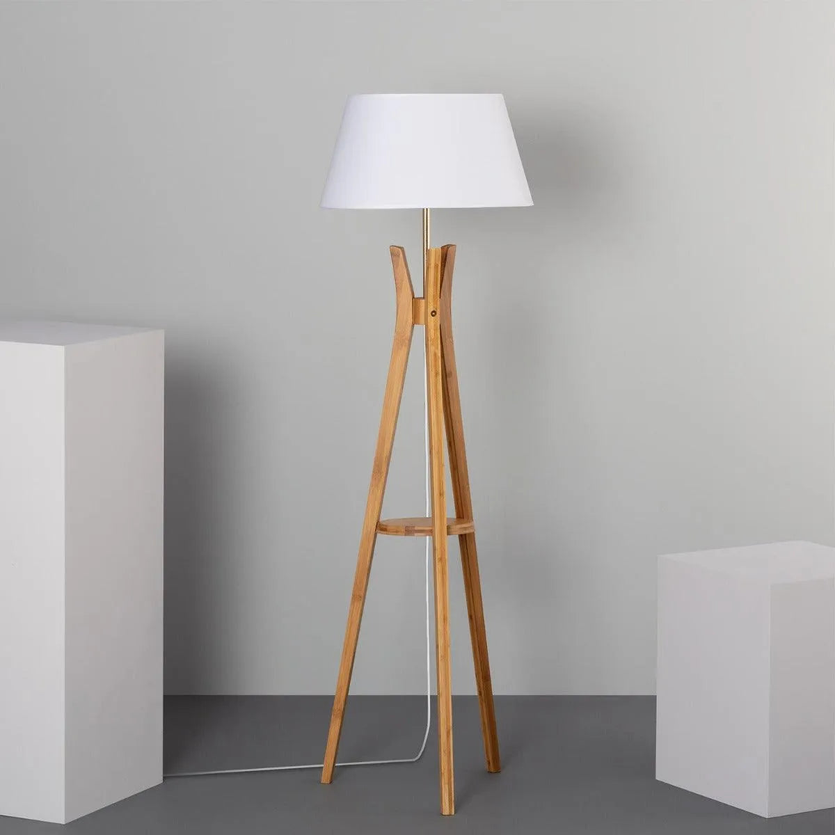 Driepoot lamp staande lamp hout stoffen kap