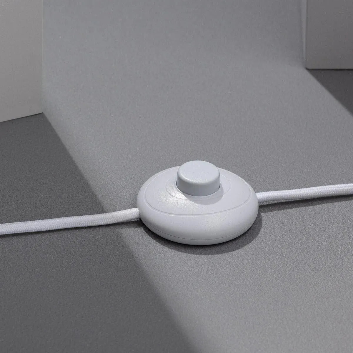 Staande lamp met schakelaar wit op de grond