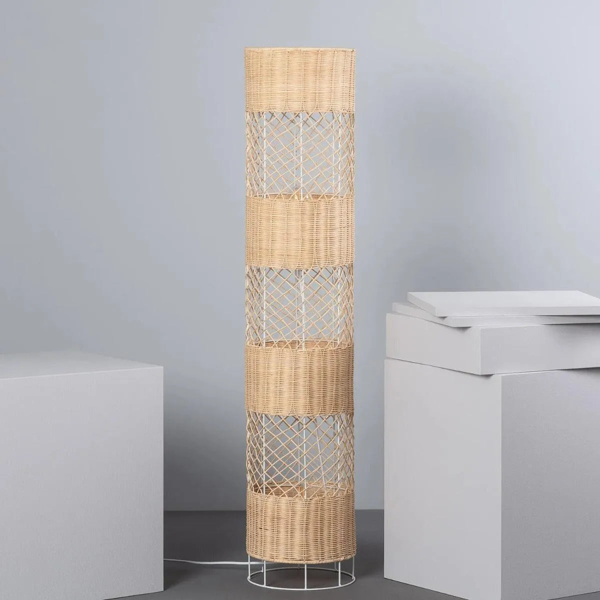 Vloerlamp rotan bamboe wit en beige 2 e27 fittingen schakelaar en stekker