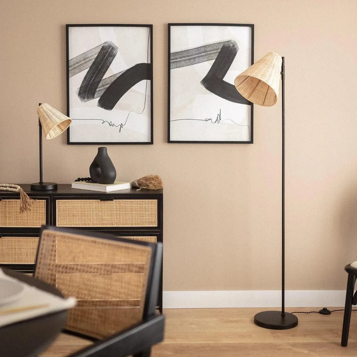 Vloerlamp zwart met verstelbare rotan kap en E27 fitting 'Avare' 150 cm - FOIR