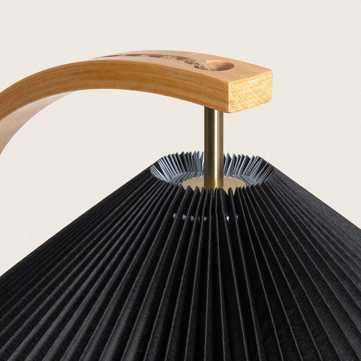 Staande lamp hout zwart stoffen Seronga kap vloerlamp 146cm (kopie) - FOIR