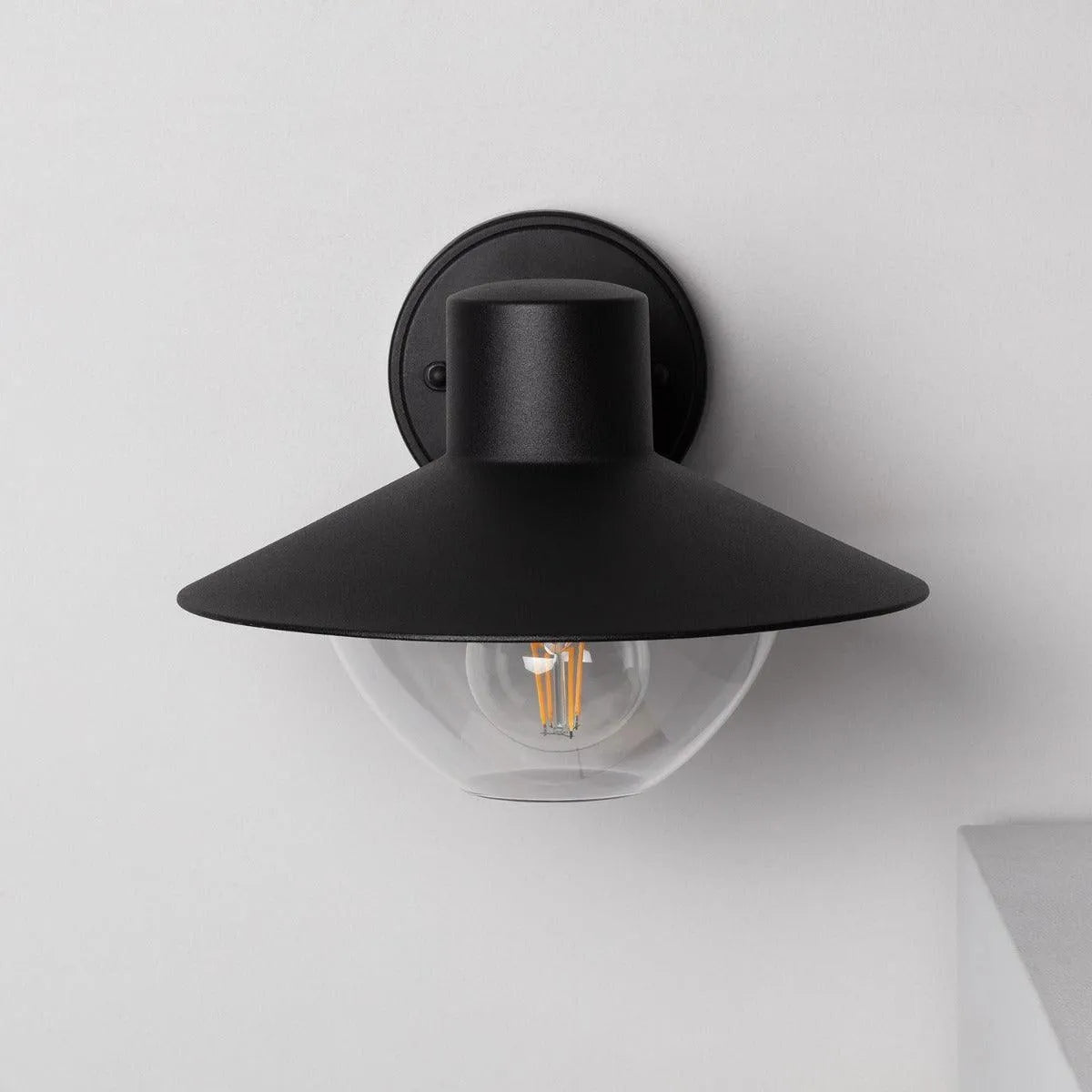Buitenlamp zwart met glazen kap e27 fitting led lamp