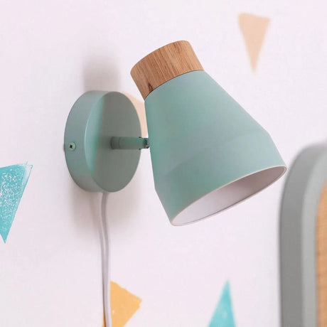 Wandlamp lichtgroen met hout schakelaar en E27 fitting 'Julius' - FOIR