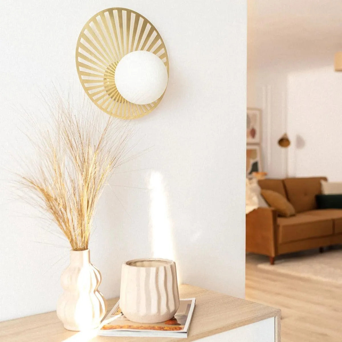 Art deco wandlamp goud en opaalglas met G9 fitting 'Mazuret' - FOIR