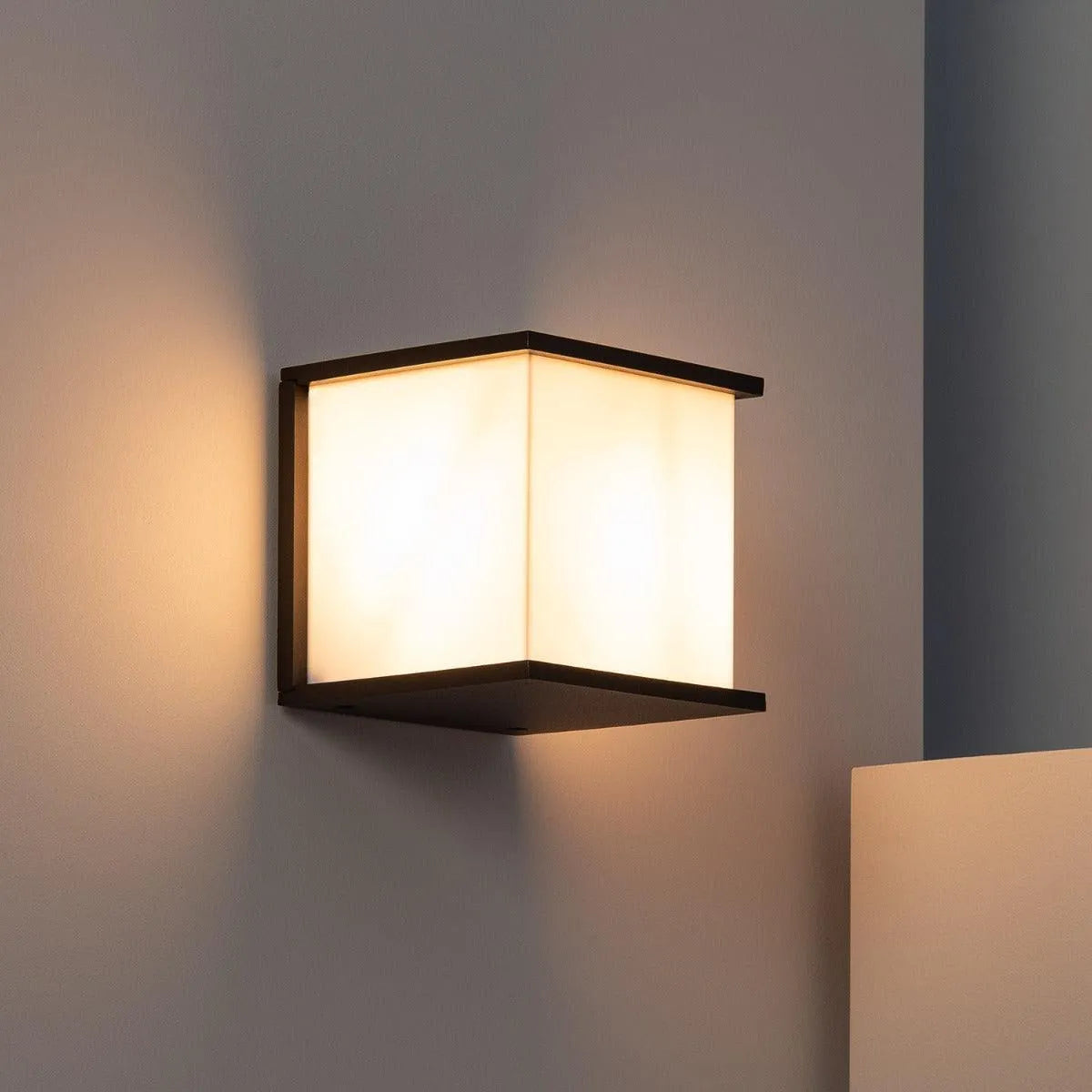 Buitenlamp zwart vierkant voor naast de voordeur