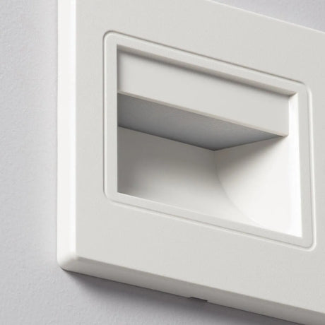 Trapverlichting in de muur wit vierkant