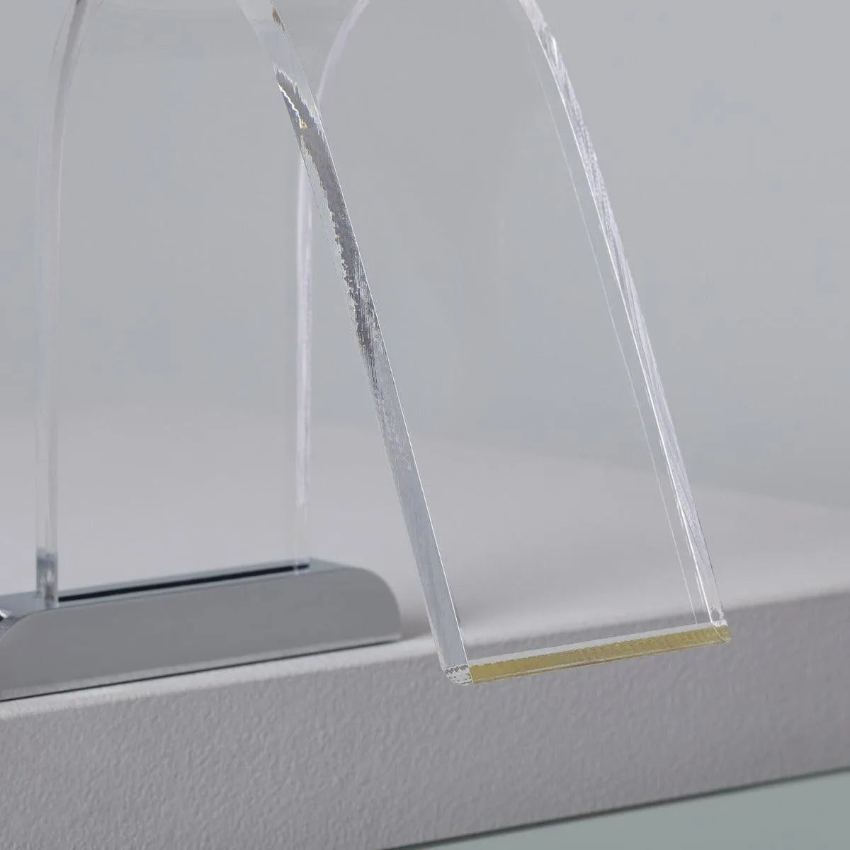 plexiglas wandlamp aluminium en LED lichtbron