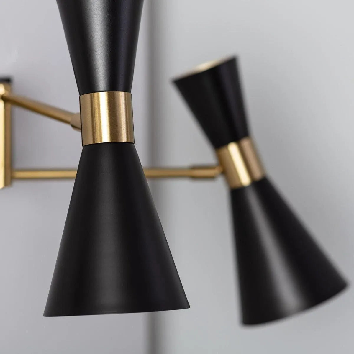 Wandlamp met messing zwart stekker en schakelaar