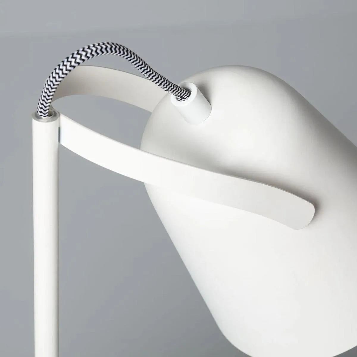 Bureaulamp met E14 fitting stekker en schakelaar - wit of rood 'Suzanne' - FOIR