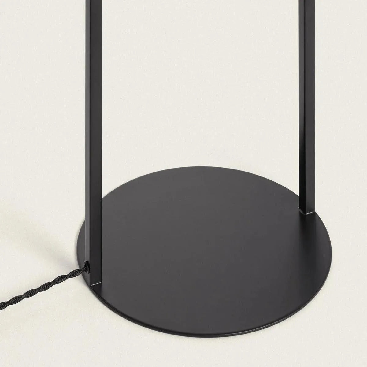 Staande vloerlamp zwart metaal & bruine rotan kap E27 fitting vloerschakelaar 'Holly' 139 cm - FOIR