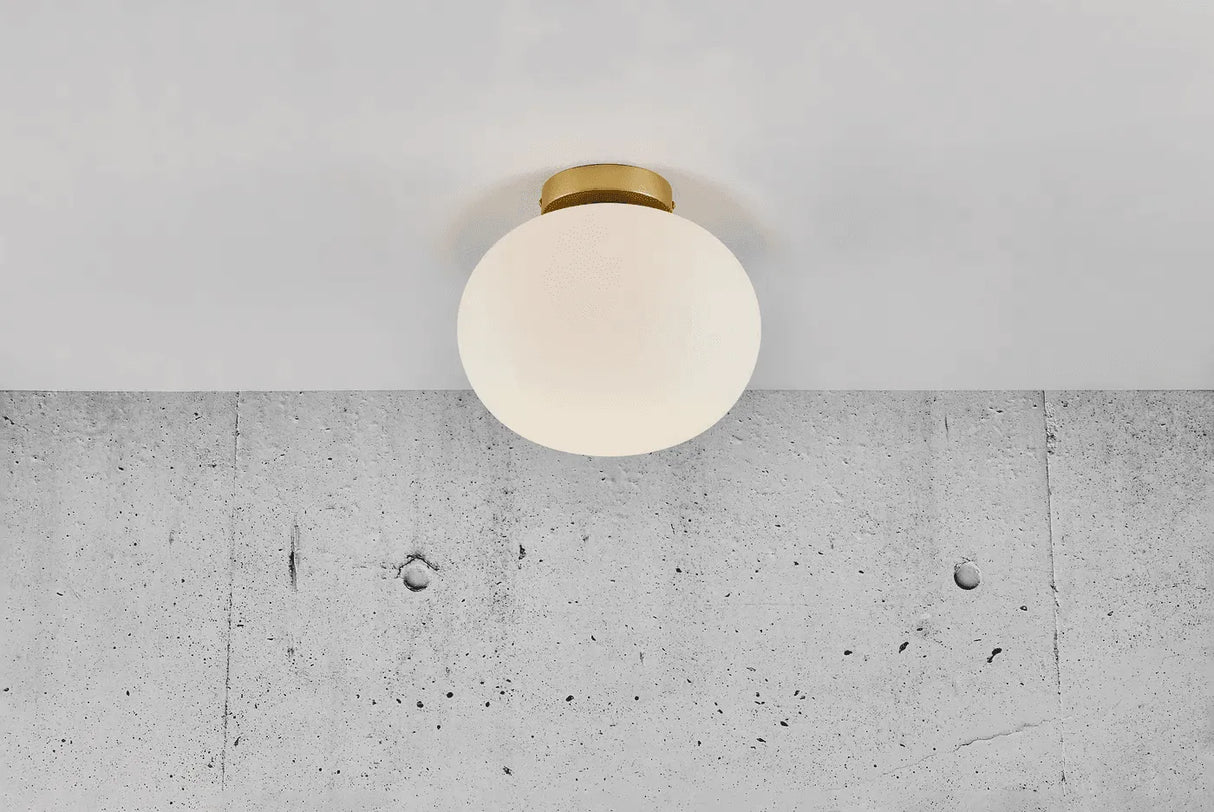 plafondlamp modern messing opaalglas