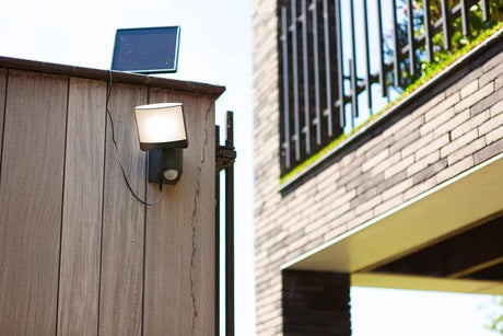Breedstraler met solar zonnepaneel met sensor