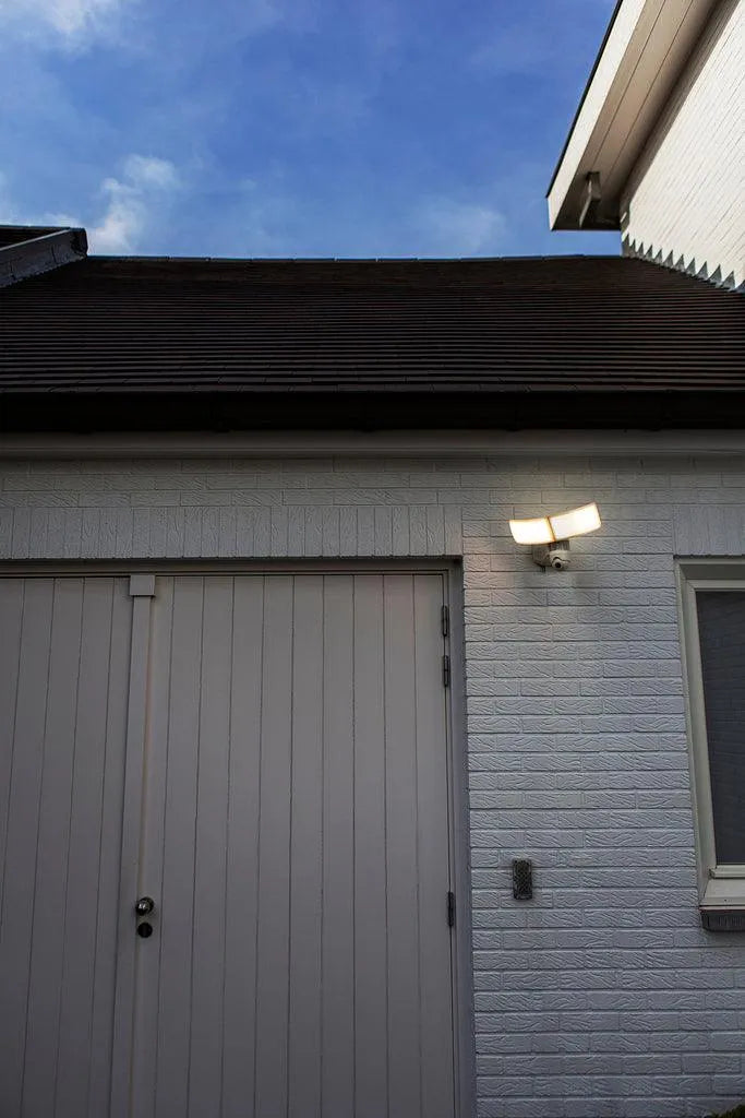 Buitenlamp met sensor en camera Witte buitenlamp flood light camera verstelbaar 