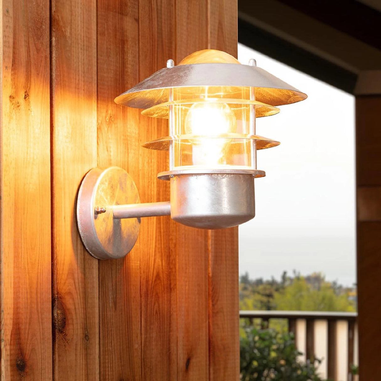 Wandlamp gegalvaniseerd met PIR sensor 'Blokhuis' buitenlamp E27 IP54